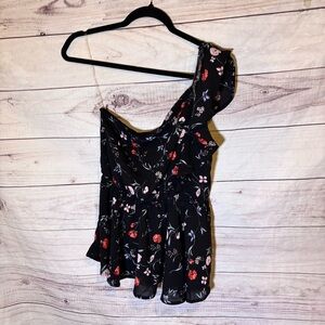 Gilli Floral One-Shoulder Ruffle Rose patterned Black Fit and flare Top Medium